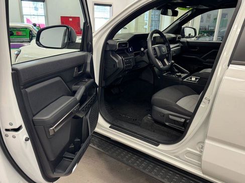 Used 2025 Toyota 4Runner TRD Off-Road image 10