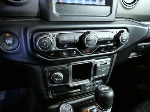 Used 2022 Jeep Wrangler Sport image 18