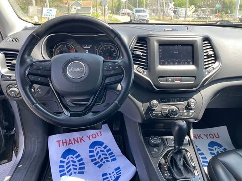 Used 2020 Jeep Cherokee Latitude Plus AWD/4WD image 13