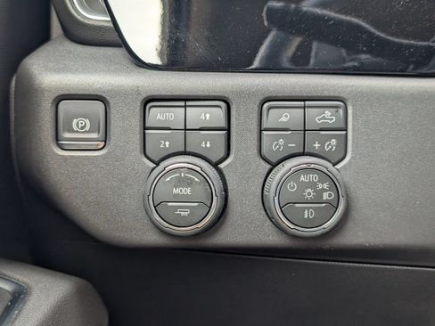 Used 2026 Chevrolet Silverado 1500 LT Trail Boss w/ LT Trail Boss Premium Package AWD/4WD image 13
