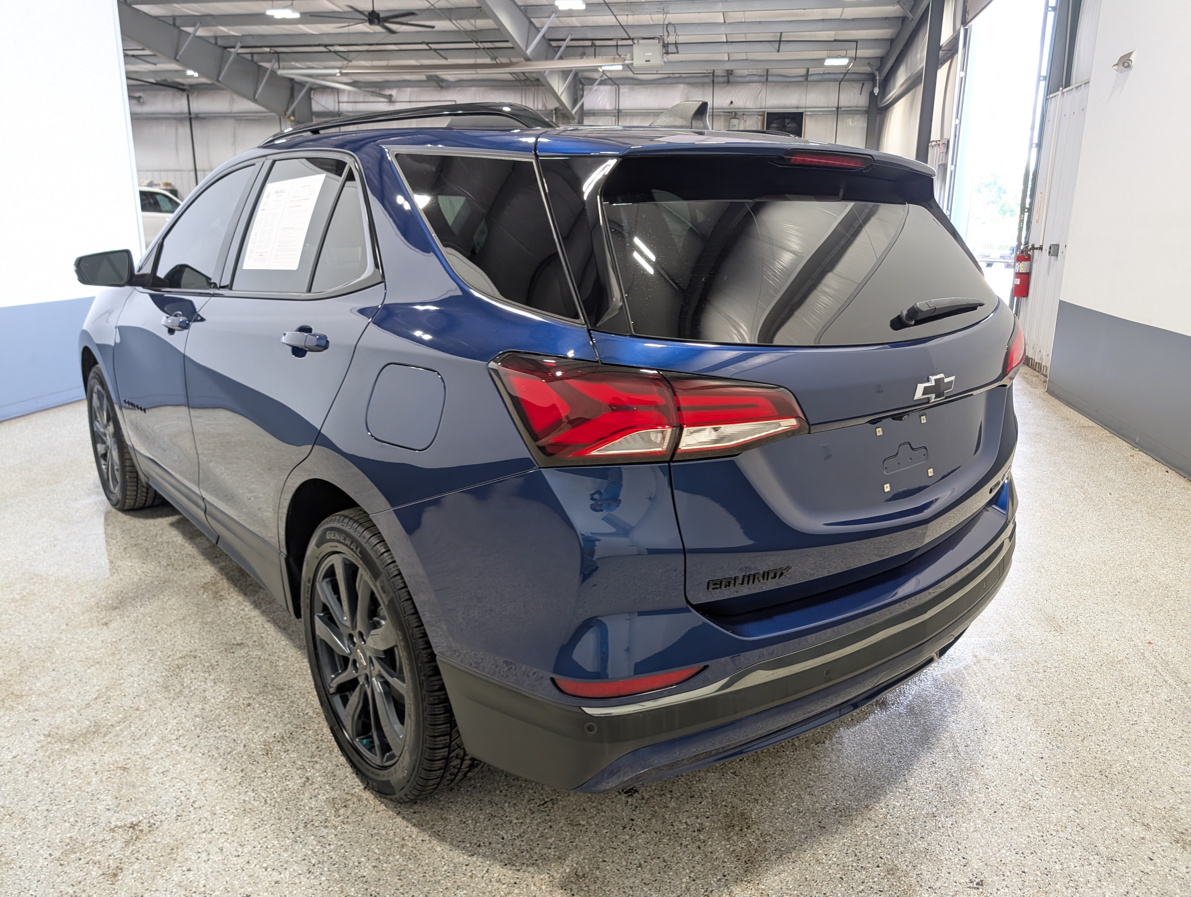 Used 2022 Chevrolet Equinox RS w/ RS Leather Package AWD/4WD image 5