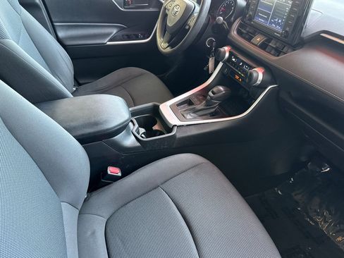 Certified 2020 Toyota RAV4 LE w/ Carpet Mat Package FWD image 22