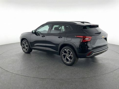 Used 2025 Chevrolet Trax LT w/ LT Convenience Package FWD image 6