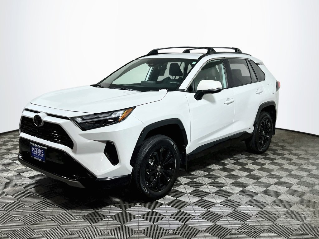 Certified 2025 Toyota RAV4 SE w/ Convenience Package AWD/4WD image 3