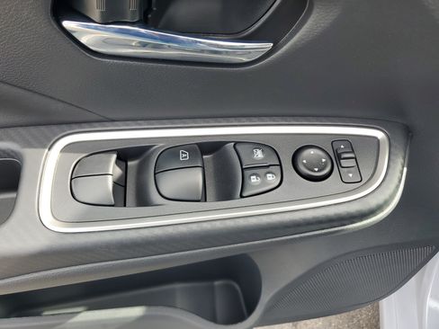 Used 2025 Nissan Versa SR w/ Trunk Package FWD image 22