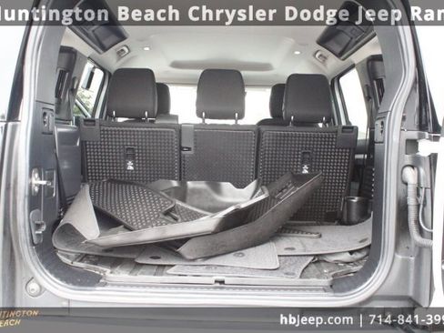 Used 2021 Land Rover Defender 110 image 32