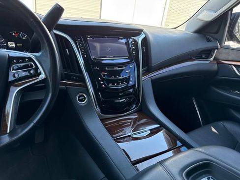 Used 2020 Cadillac Escalade Luxury RWD image 22