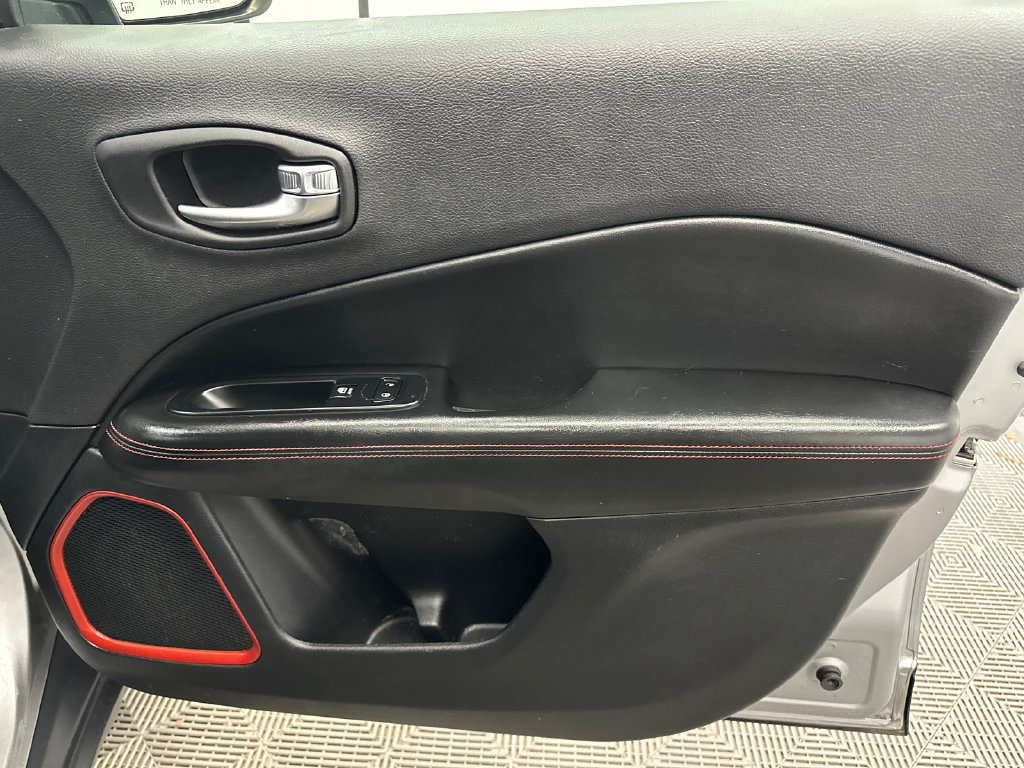 Used 2018 Jeep Compass Trailhawk AWD/4WD image 14