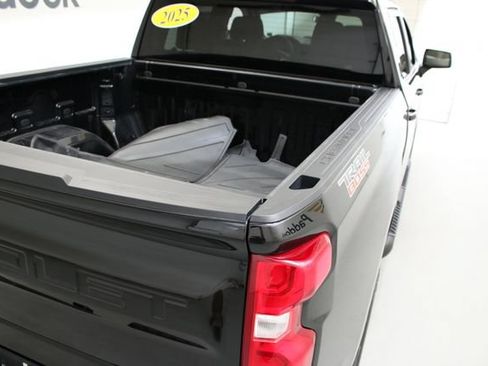 Used 2025 Chevrolet Silverado 1500 LT Trail Boss AWD/4WD image 8