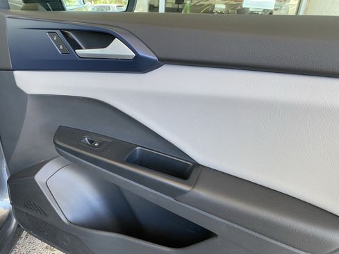 Certified 2023 Volkswagen Taos SE w/ Panoramic Sunroof Package AWD/4WD image 44