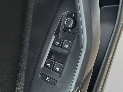 Used 2023 Volkswagen Jetta Sport image 9