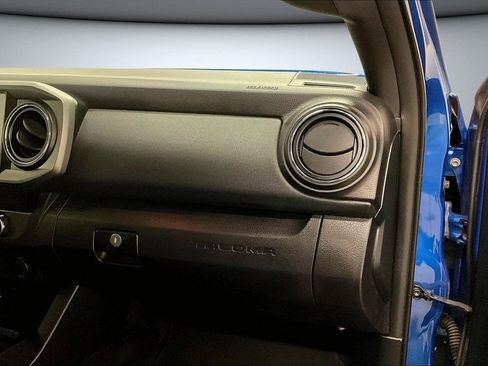 Used 2017 Toyota Tacoma TRD Off-Road w/ Tow Package image 26