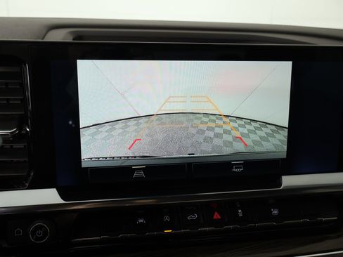 Used 2024 Chevrolet Silverado 1500 LT AWD/4WD image 6