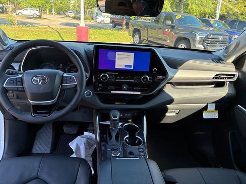New 2026 Toyota Highlander Limited AWD/4WD image 19