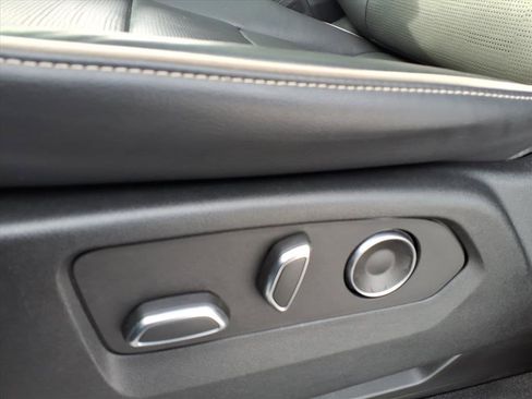 Used 2023 Cadillac Escalade Premium Luxury image 21