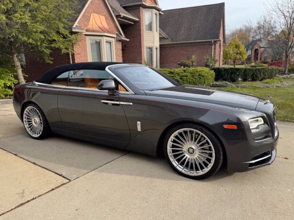 Used 2016 Rolls-Royce Dawn RWD image 17