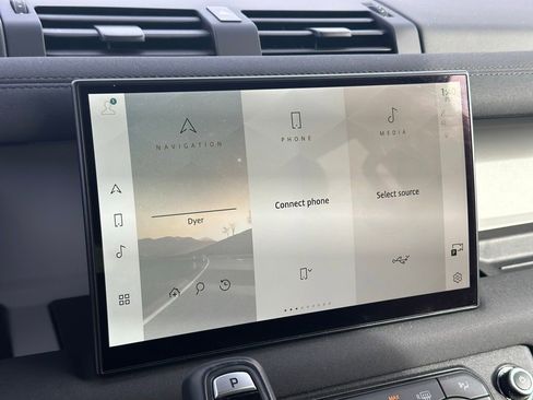 Used 2022 Land Rover Defender 110 S image 32