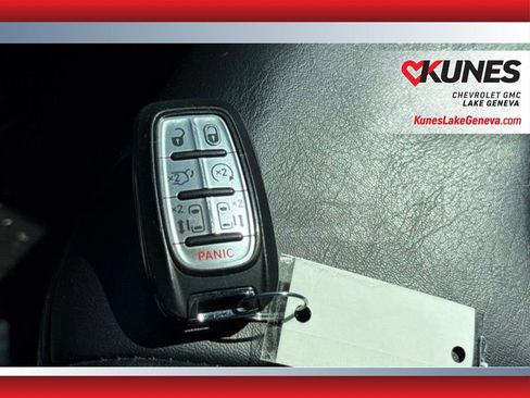 Used 2023 Chrysler Pacifica Touring-L FWD image 25