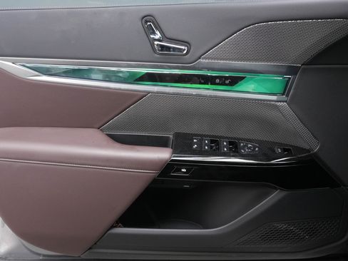 Certified 2023 BMW 740i RWD image 28