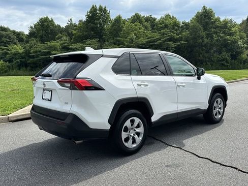 Used 2022 Toyota RAV4 LE FWD image 9