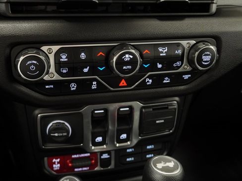 Certified 2024 Jeep Wrangler Willys image 30