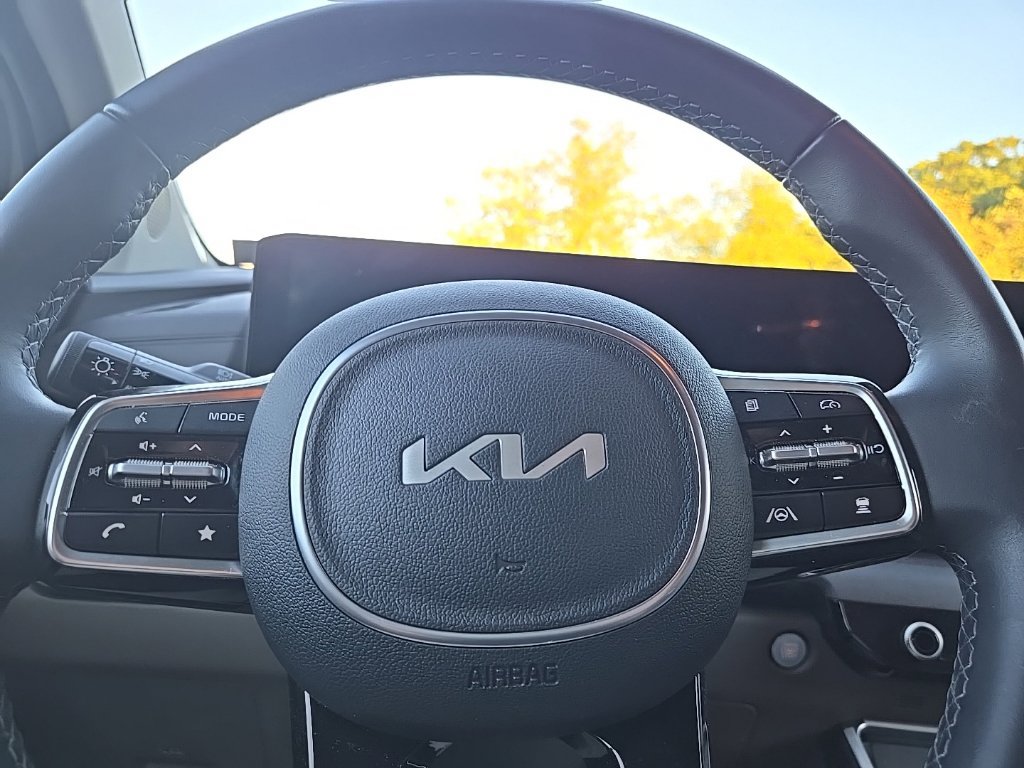 Certified 2026 Kia Carnival EX FWD image 13