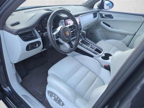 Used 2020 Porsche Macan Turbo image 9