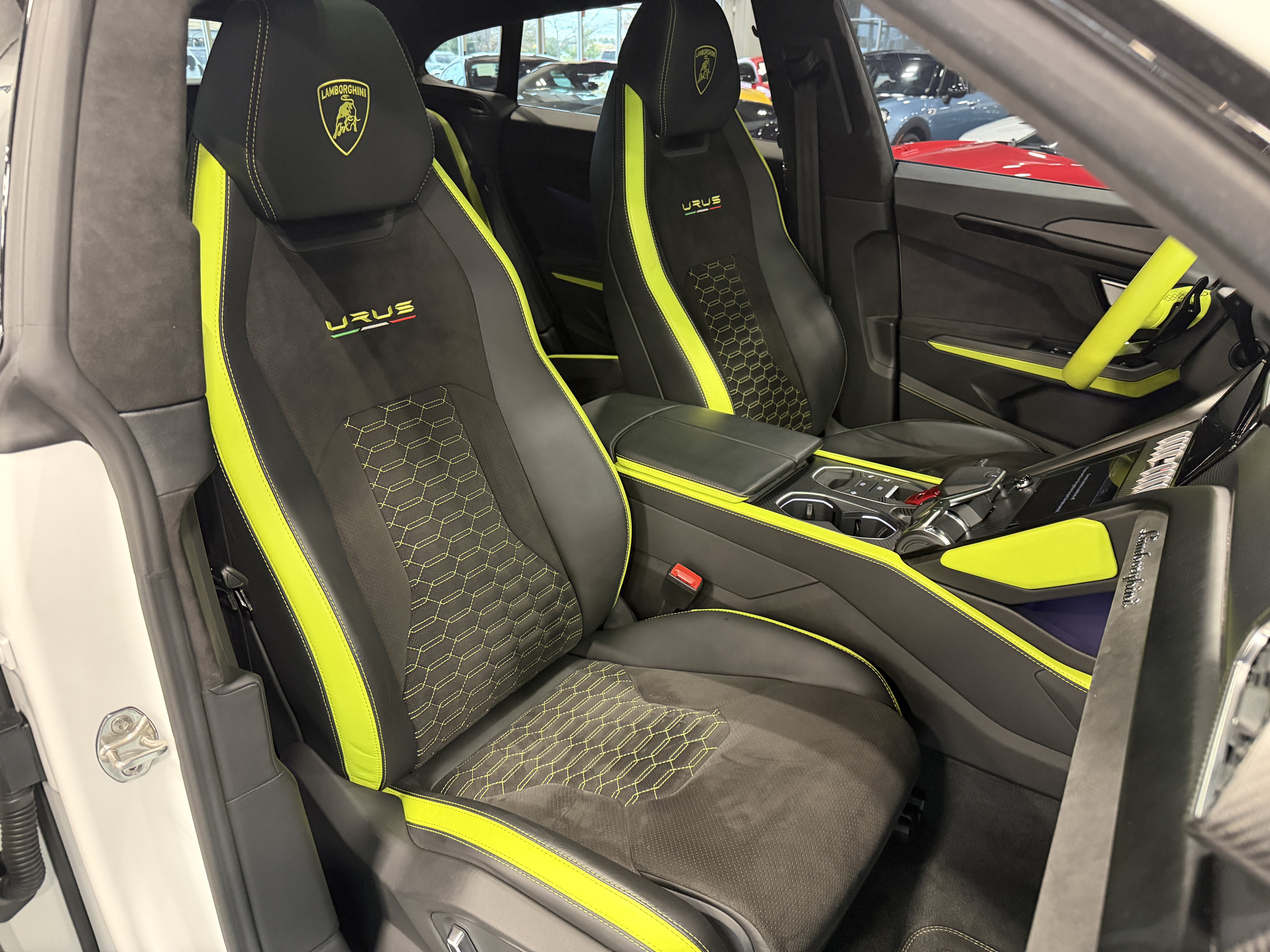 Used 2022 Lamborghini Urus AWD/4WD image 13