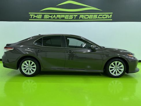 Used 2019 Toyota Camry LE FWD image 11