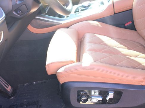 Used 2025 BMW X7 xDrive40i w/ M Sport Package AWD/4WD image 10