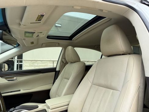 Used 2016 Lexus ES 350 w/ Luxury Package w/Wood Trim FWD image 25