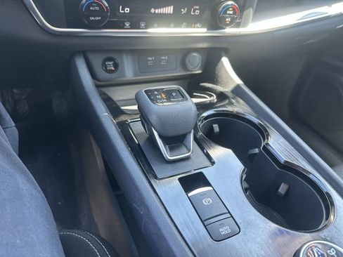 Used 2025 Nissan Rogue SV AWD/4WD image 24