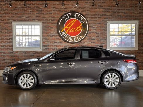 Used 2018 Kia Optima S image 9