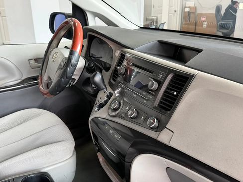 Used 2012 Toyota Sienna LE FWD image 20