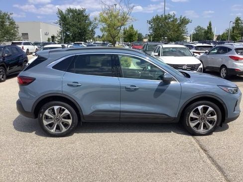 Used 2023 Ford Escape Platinum AWD/4WD image 4