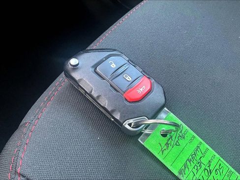 Used 2018 Jeep Wrangler Unlimited Rubicon image 12