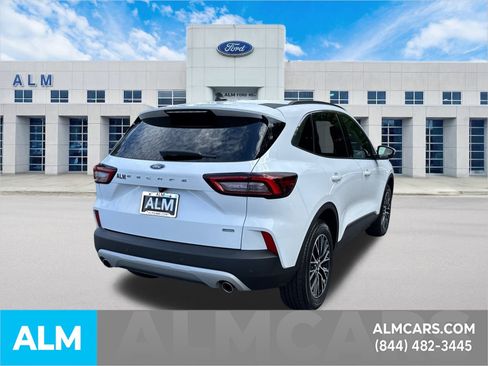 Used 2023 Ford Escape SE image 6