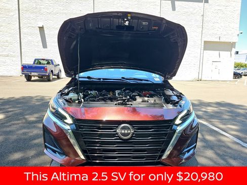 Used 2025 Nissan Altima 2.5 SV FWD image 39