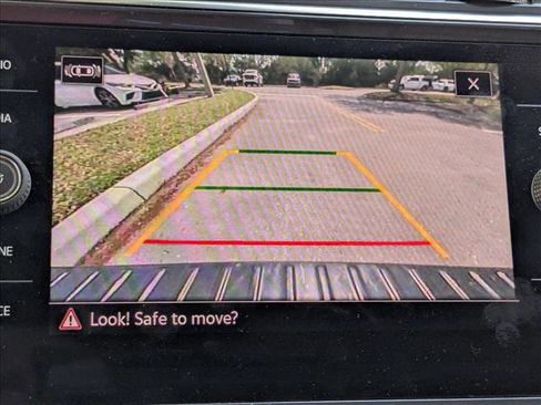 Used 2023 Volkswagen Tiguan SE R-Line image 8