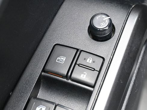 Certified 2020 Toyota Tacoma TRD Off-Road image 12