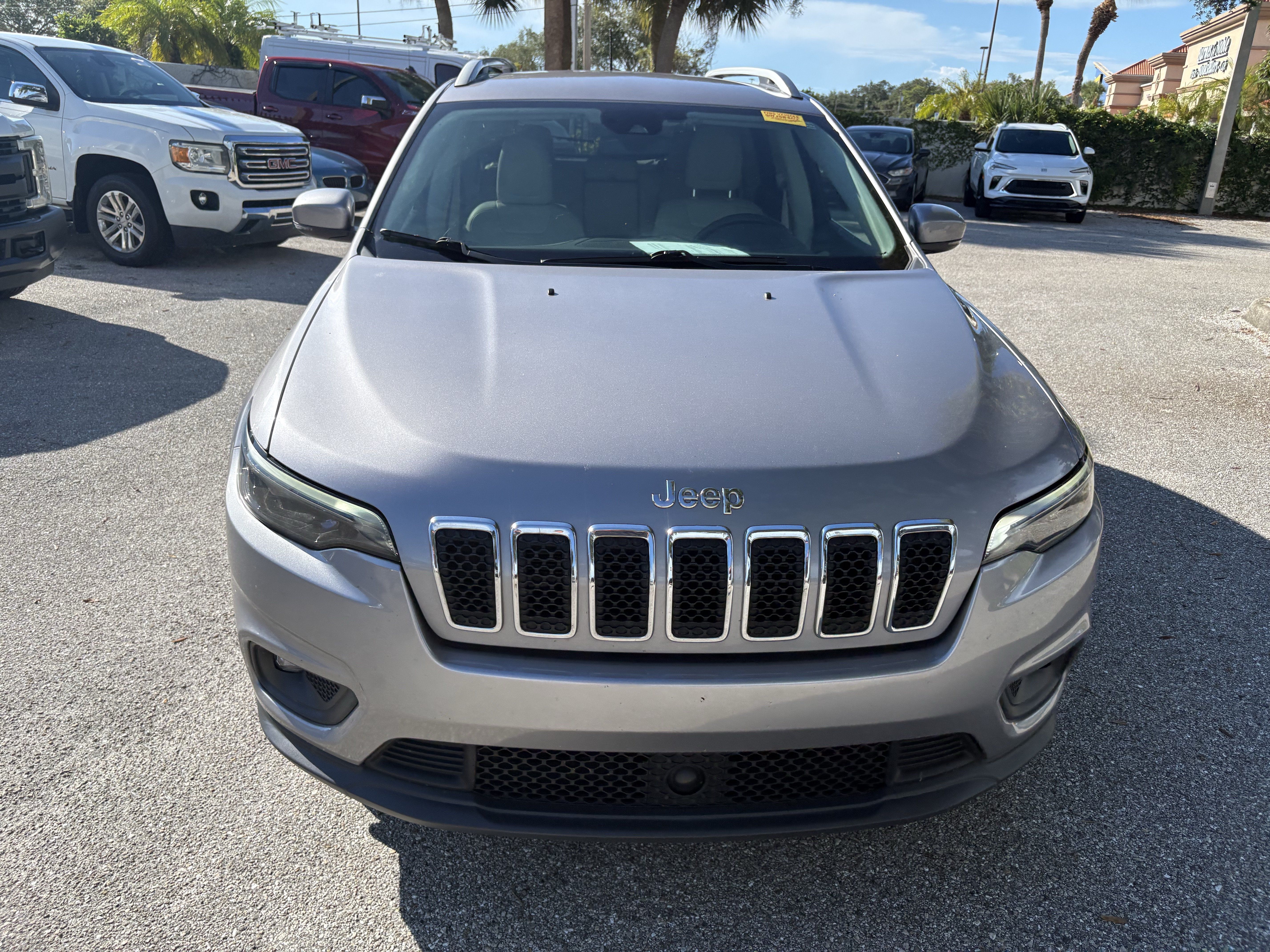 Used 2021 Jeep Cherokee Latitude Lux FWD image 2