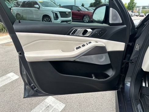 Used 2019 BMW X5 xDrive50i w/ M Sport Package AWD/4WD image 15
