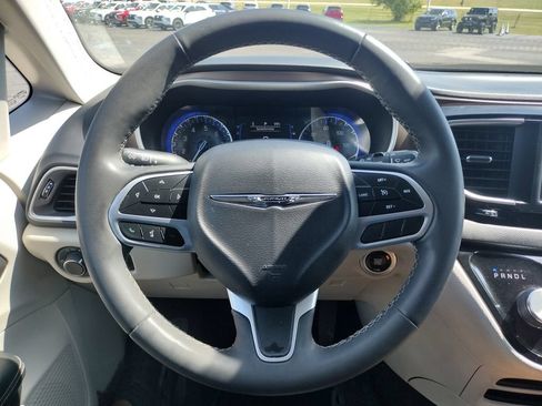 Used 2023 Chrysler Voyager LX FWD image 6