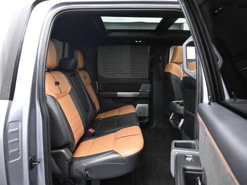 Used 2024 Ford F250 Platinum image 12