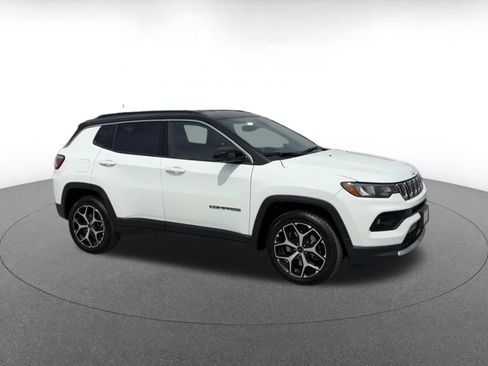Used 2025 Jeep Compass Limited AWD/4WD image 2