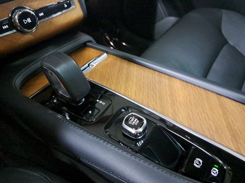 Used 2023 Volvo XC90 B6 Plus w/ Protection Package Premier AWD/4WD image 25