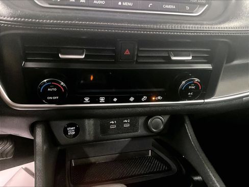 Used 2024 Nissan Rogue SV image 25