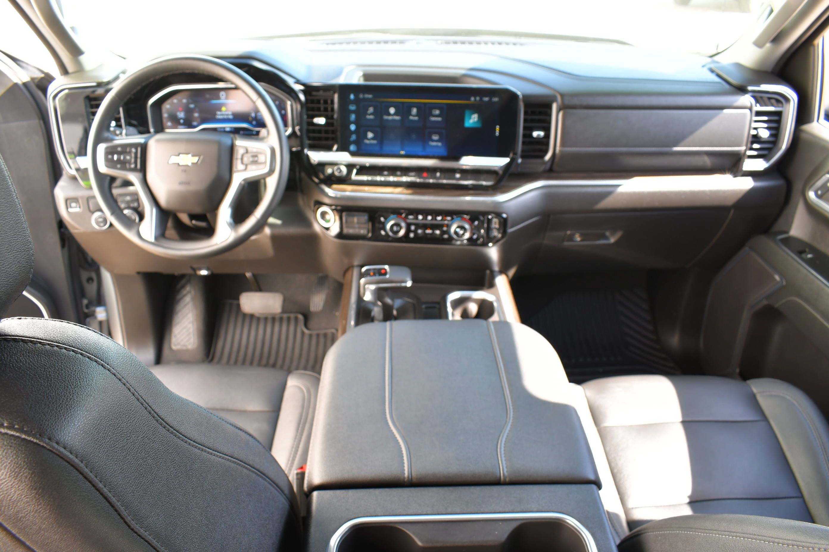 Used 2023 Chevrolet Silverado 1500 LT w/ Leather Package RWD image 14