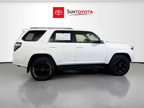 Used 2016 Toyota 4Runner SR5 Premium AWD/4WD image 2