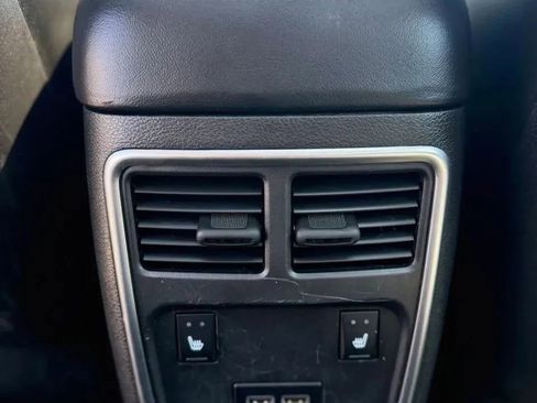 Used 2019 Chrysler 300 Limited RWD image 18